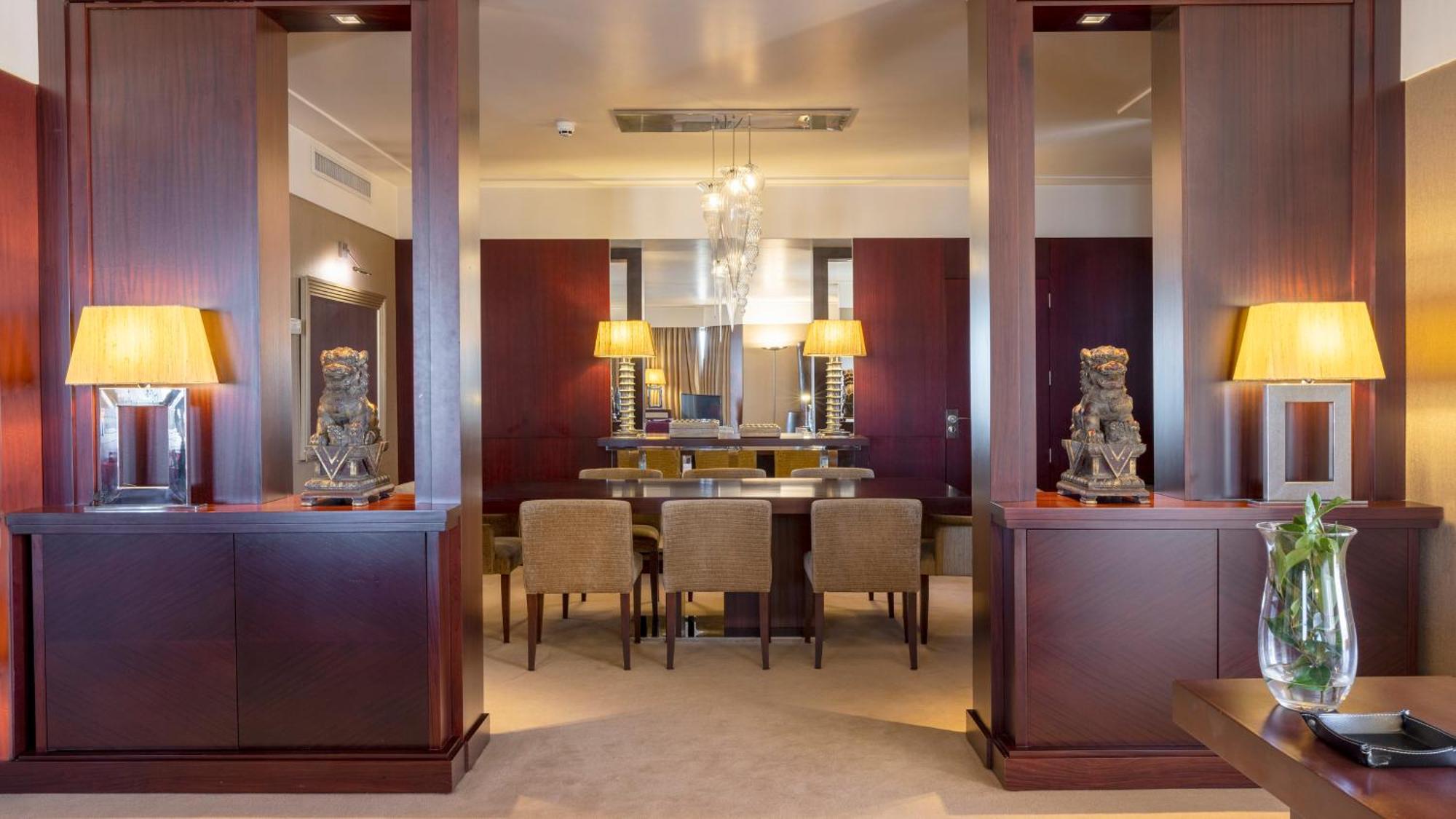 Crowne Plaza Porto By Ihg Hotel Екстериор снимка The interior of a suite