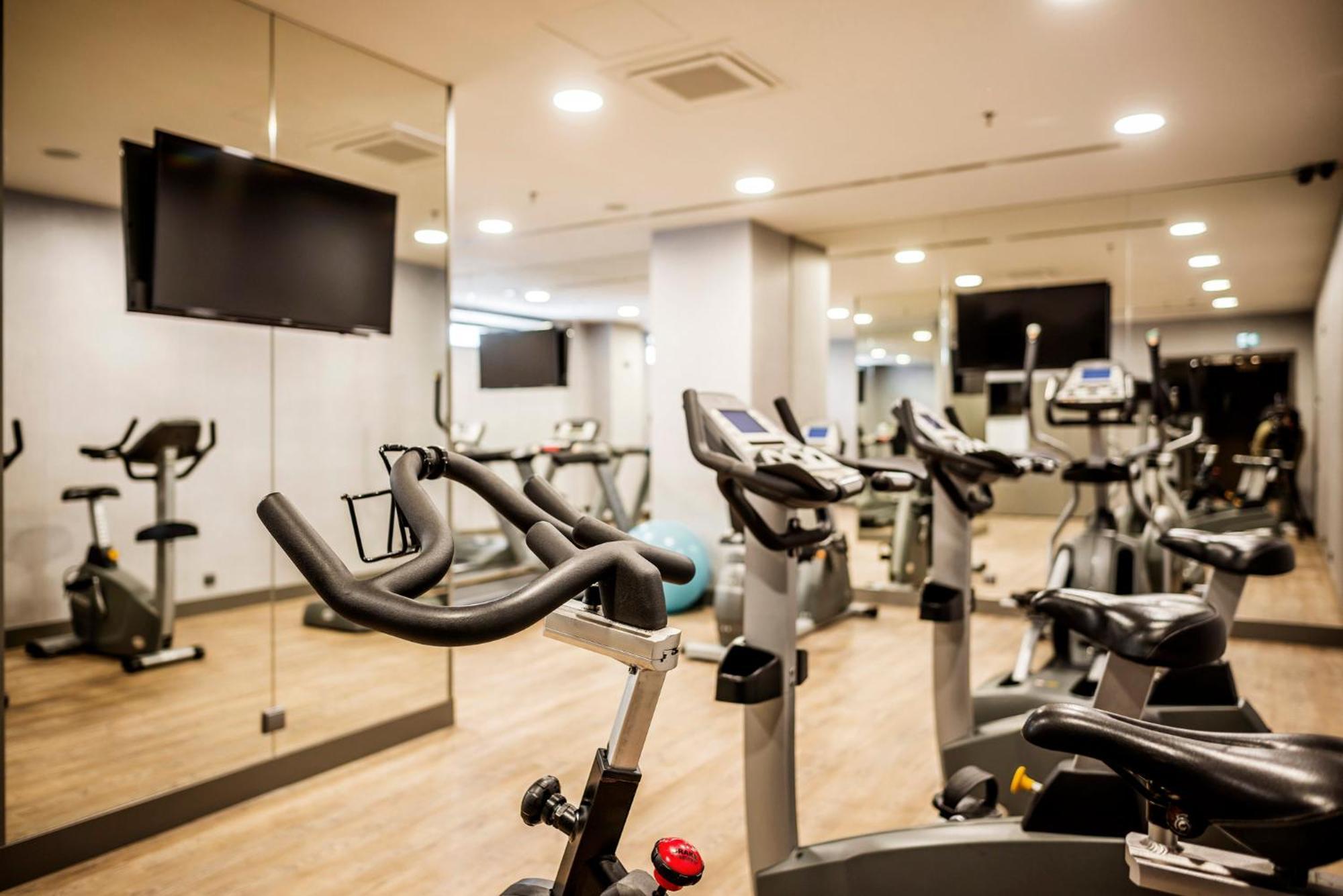 Crowne Plaza Porto By Ihg Hotel Екстериор снимка The gym at the hotel