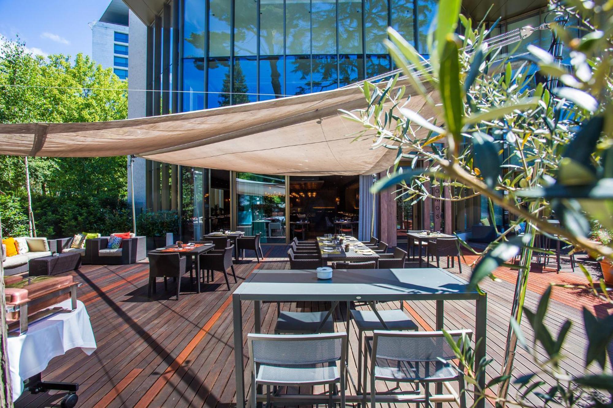 Crowne Plaza Porto By Ihg Hotel Екстериор снимка The terrace of the restaurant